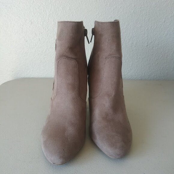 Qupid women's size 7 taupe high heel ankle boots - Picture 2 of 13